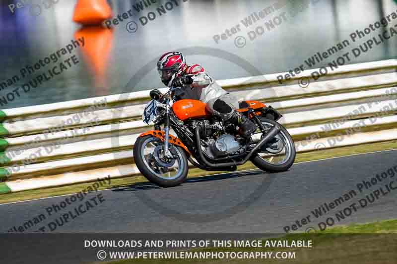 Vintage motorcycle club;eventdigitalimages;mallory park;mallory park trackday photographs;no limits trackdays;peter wileman photography;trackday digital images;trackday photos;vmcc festival 1000 bikes photographs